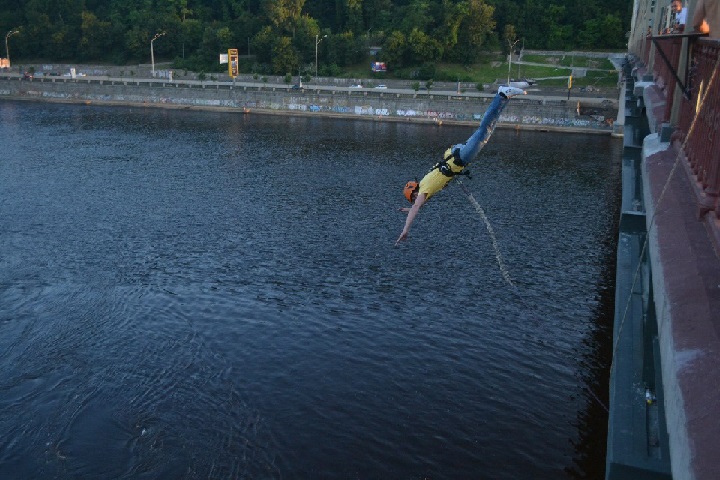 Flight: roupdzhamping, Footbridge