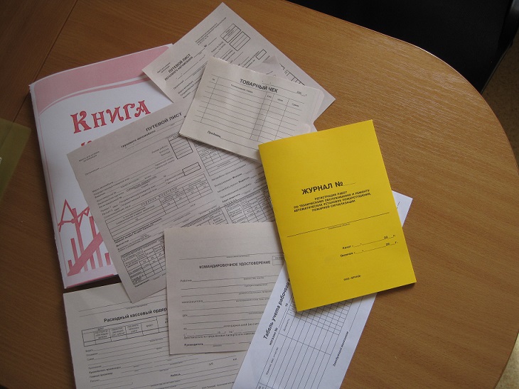 Документація відрядних на подобових квартирах Києва – купа паперів. Документація відрядних на подобових квартирах Києва – купа паперів.