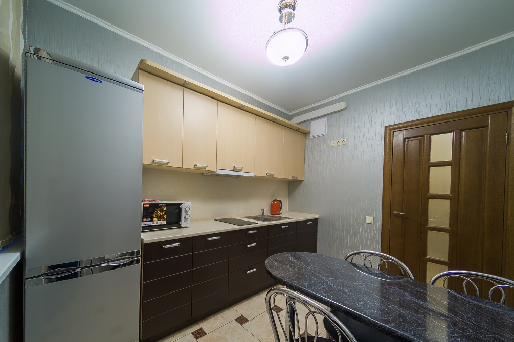 1-к. квартира на добу у Києві. вул. Богатирська 6а, 2 поверх