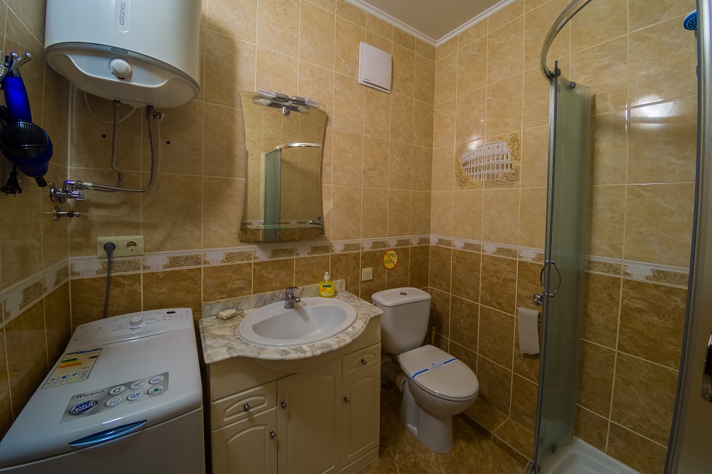 1-к. квартира на добу у Києві. вул. Богатирська 6а, 2 поверх