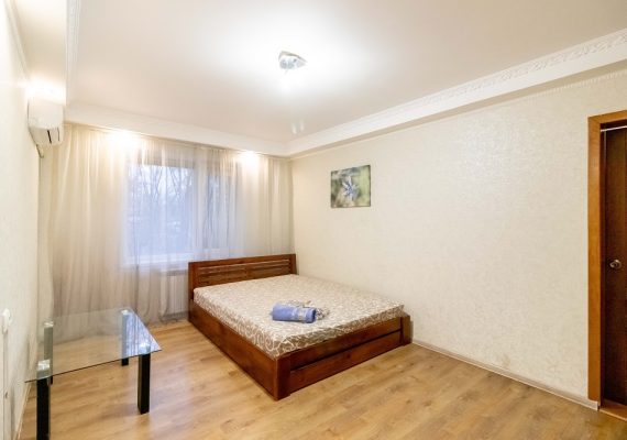 1-к.квартира подобово в Києві, пр-т Володимира Івасюка 19а (Героів Сталінграду)