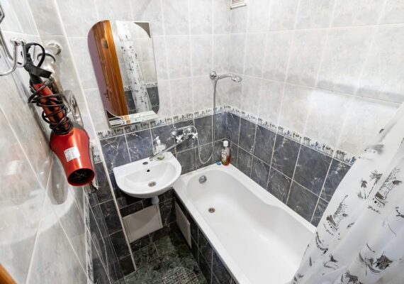 2-к. квартира на добу у Києві. вул. О. Архипенка 4