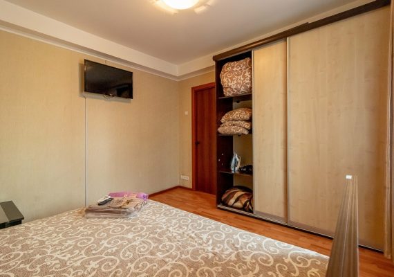 1-к.квартира подобово у Києві, вул. Героїв Дніпра 3