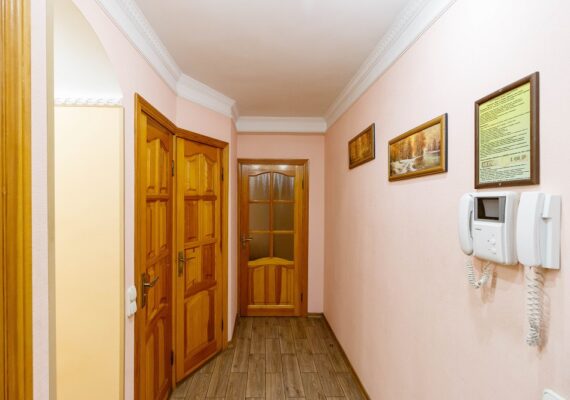 2-к. квартира на добу у Києві. вул. О. Архипенка 4