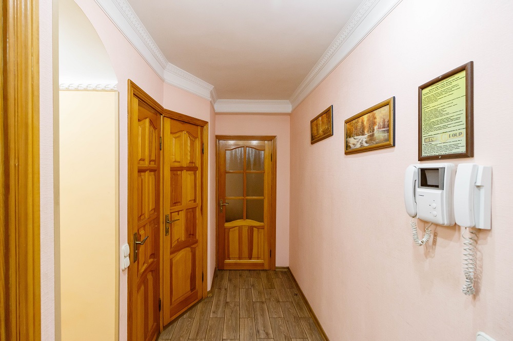 2-к. квартира на добу у Києві. вул. О. Архипенка 4