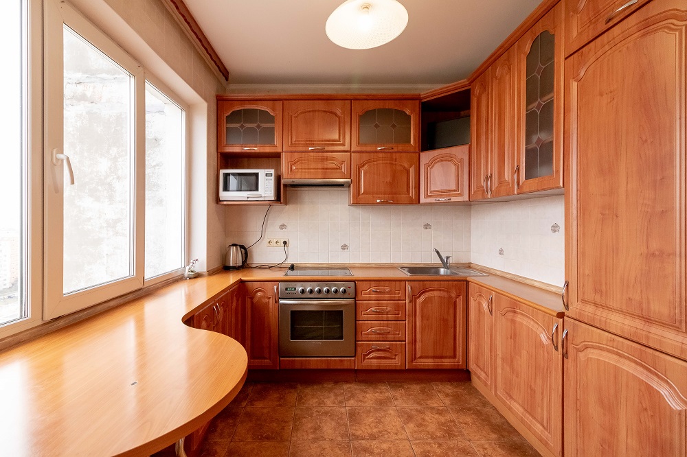 3-к. квартира на добу в Києві. вул. Озерна 8 (для навігації – район Оболонь)