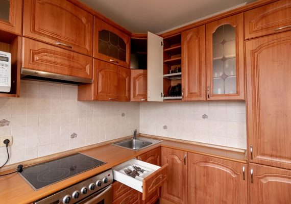 3-к. квартира на добу в Києві. вул. Озерна 8 (для навігації – район Оболонь)