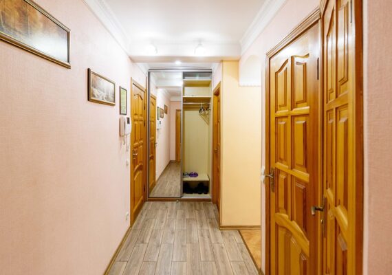 2-к. квартира на добу у Києві. вул. О. Архипенка 4