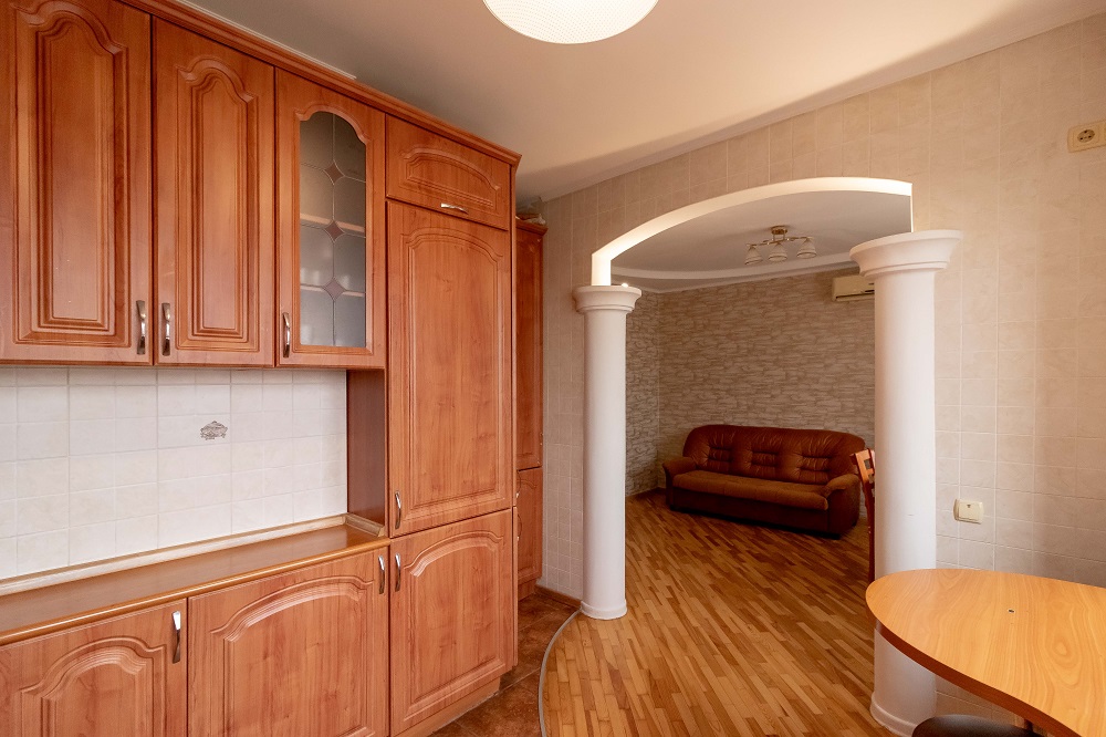 3-к. квартира на добу в Києві. вул. Озерна 8 (для навігації – район Оболонь)