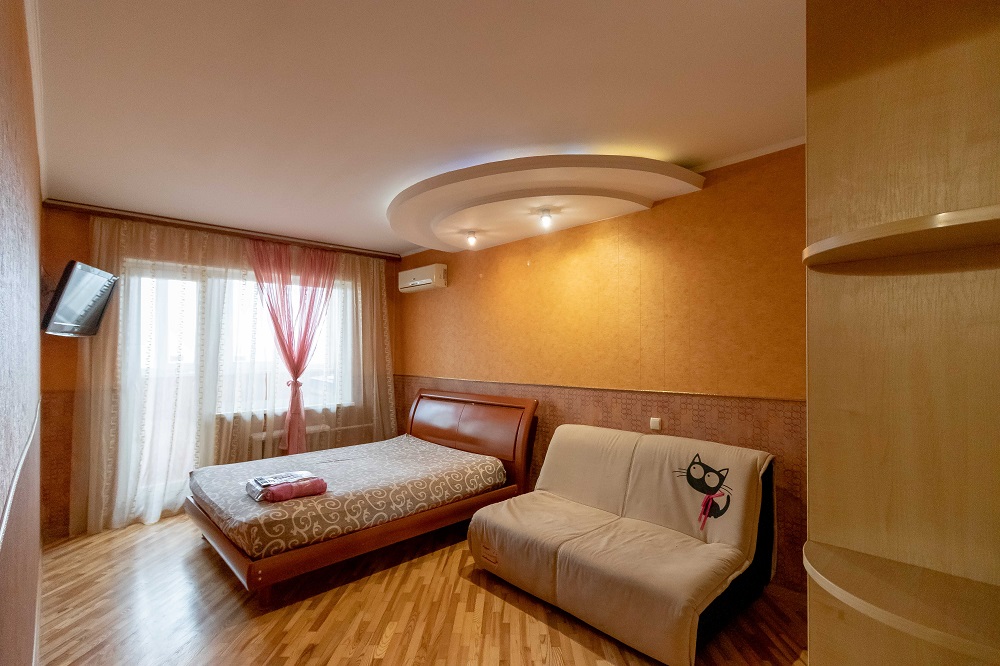 3-к. квартира на добу в Києві. вул. Озерна 8 (для навігації – район Оболонь)