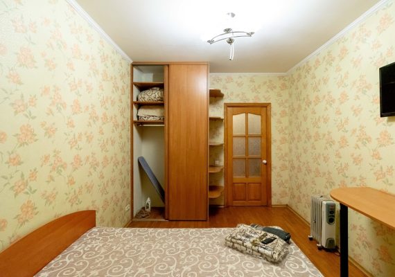 2-к. квартира на добу у Києві. вул. Левка Лук`яненко 3-в (Маршала Тимошенко)