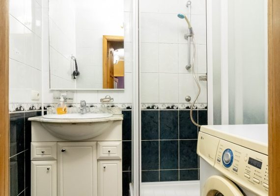 2-к. квартира на добу у Києві. вул. Левка Лук`яненко 3-в (Маршала Тимошенко)