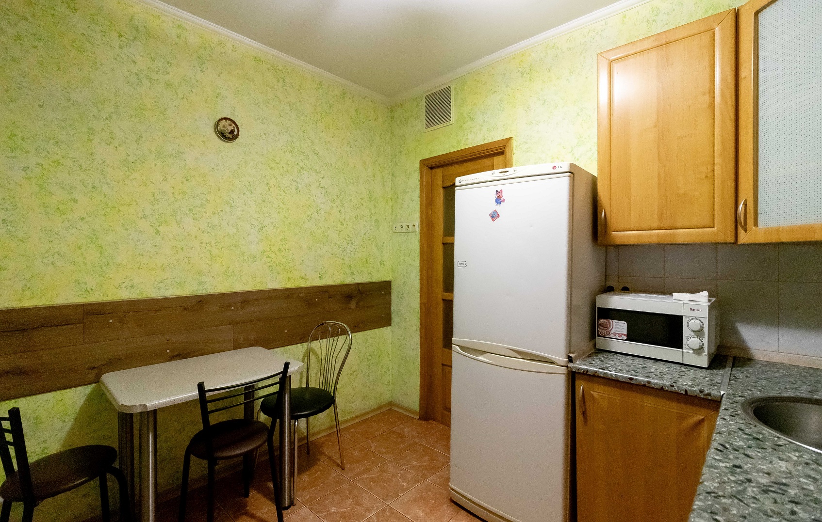 2-к. квартира на добу у Києві. вул. Левка Лук`яненко 3-в (Маршала Тимошенко)