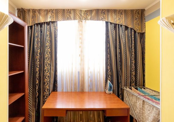 3-к. квартира на добу в Києві. вул. Озерна 8 (для навігації – район Оболонь)