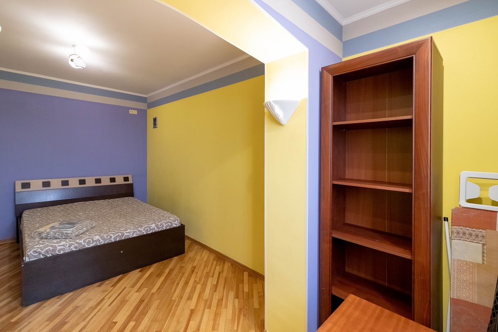 3-к. квартира на добу в Києві. вул. Озерна 8 (для навігації – район Оболонь)