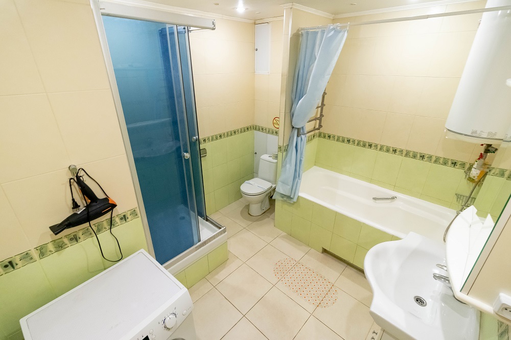 3-к. квартира на добу в Києві. вул. Озерна 8 (для навігації – район Оболонь)