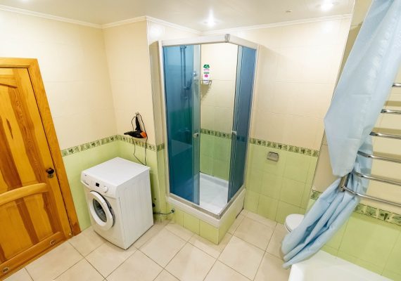 3-к. квартира на добу в Києві. вул. Озерна 8 (для навігації – район Оболонь)