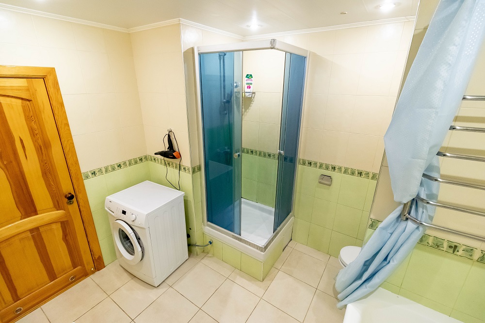 3-к. квартира на добу в Києві. вул. Озерна 8 (для навігації – район Оболонь)