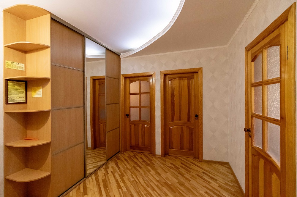 3-к. квартира на добу в Києві. вул. Озерна 8 (для навігації – район Оболонь)