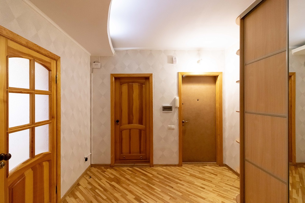 3-к. квартира на добу в Києві. вул. Озерна 8 (для навігації – район Оболонь)