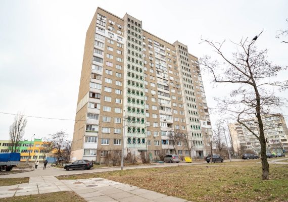 3-к. квартира на добу в Києві. вул. Озерна 8 (для навігації – район Оболонь)