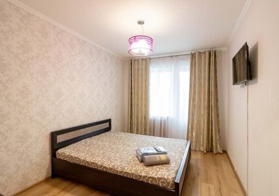 2-к. квартира на добу в Києві. вул. Героїв Дніпра 36-Б