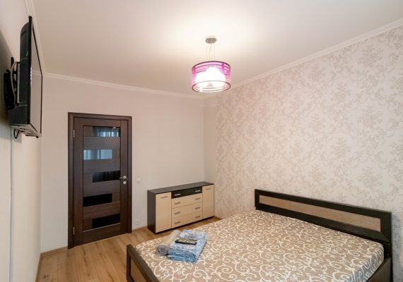 2-к. квартира на добу в Києві. вул. Героїв Дніпра 36-Б