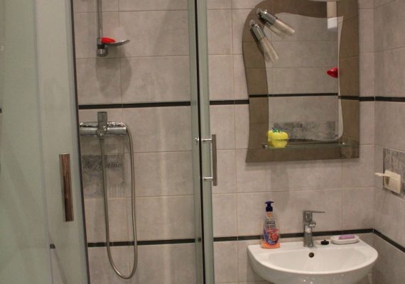 2-к. квартира на добу в Києві, вул. Петра Калнишевського 7, 4 секція