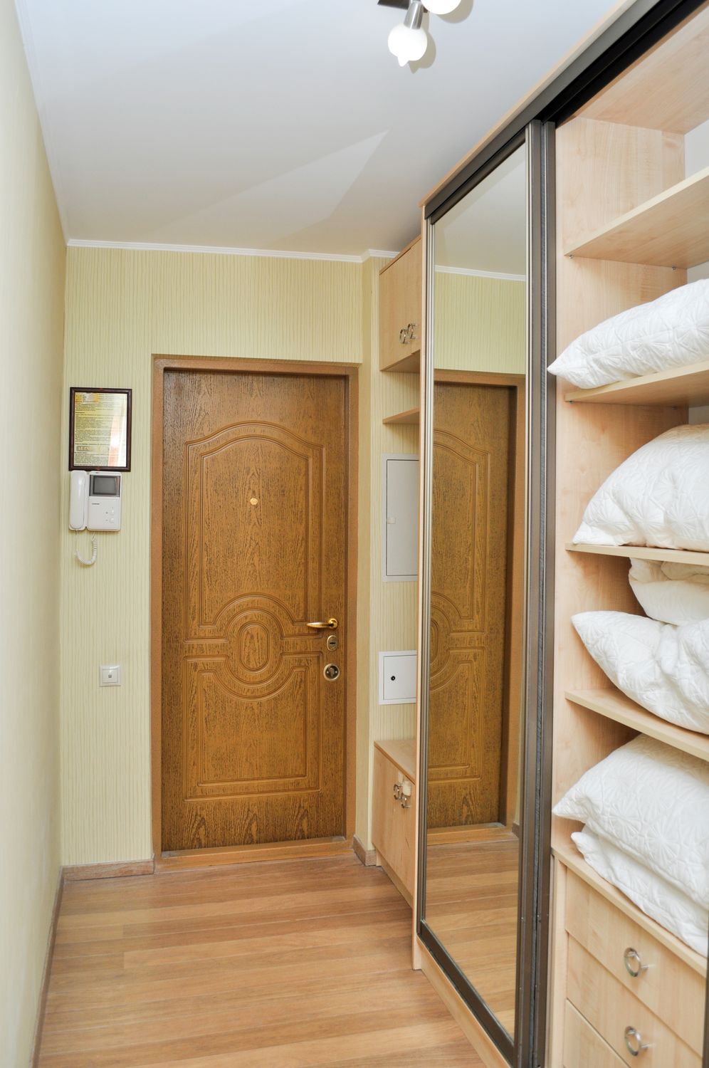 2-к.квартира подобово у Києві, вул. Йорданська 11В