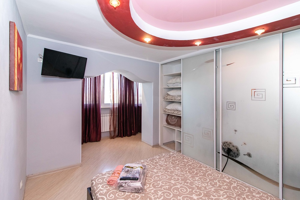 3-к.квартира у Києві подобово. проспект Оболонський 40