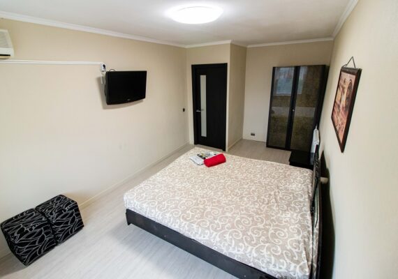 3-к.квартира подобово в Києві, вул. Прирічна 5