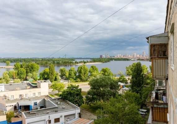 3-к.квартира подобово в Києві, вул. Прирічна 5