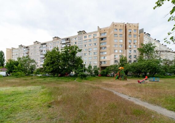 3-к.квартира подобово в Києві, вул. Прирічна 5