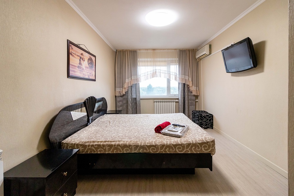 3-к.квартира подобово в Києві, вул. Прирічна 5